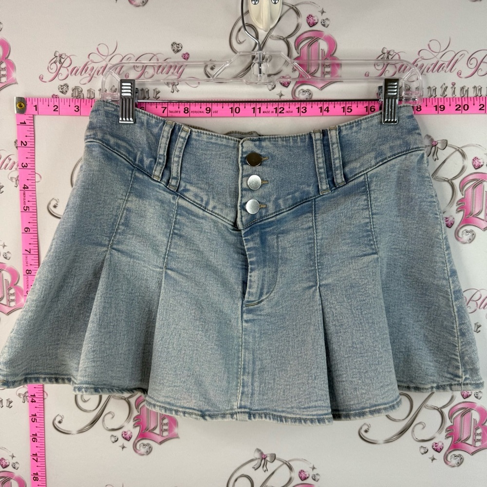 Divided miniskirt pleated Jean denim Light Blue Denim Pleated Mini Skirt